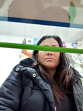 roxanasexy2025 online show from January 6, 10:35 pm