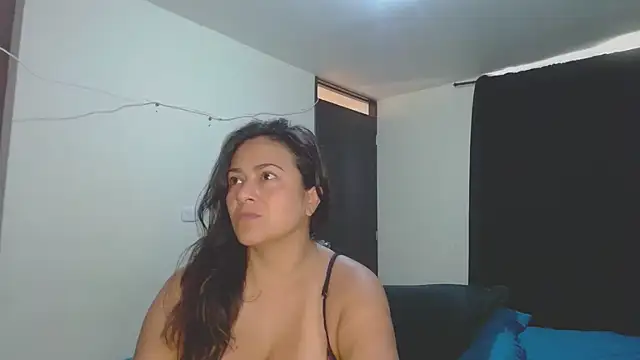 roxanasexy2025 online show from October 13, 1:03 pm