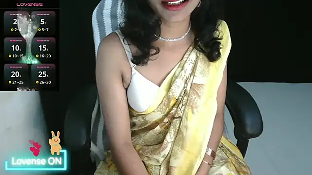 Snapshot of fullmoan chatting on October 2, 6:13 pm fullmoan online show from October 2, 6:13 pm