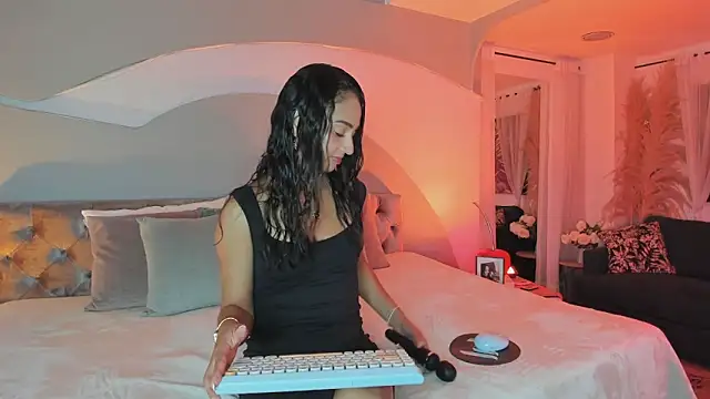 Elizabeth clark  online show from January 5, 7:28 pm