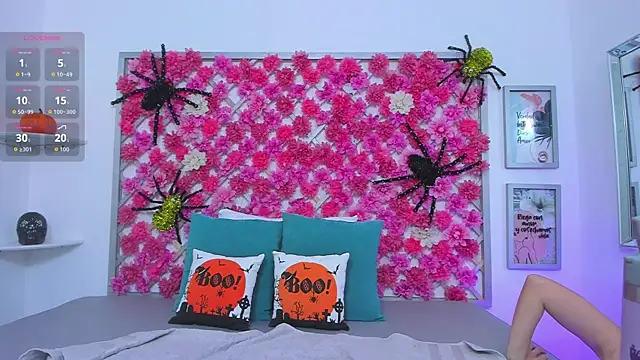 emmyrouse  online show from October 11, 8:22 pm