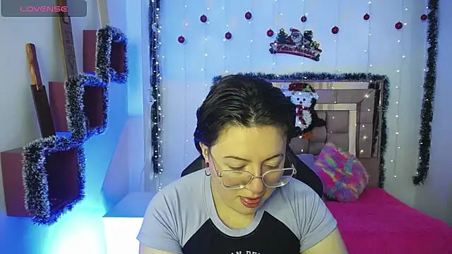 safyka online show from December 4, 2:36 am