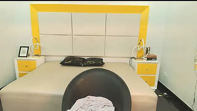 Qeen blackk online show from December 18, 9:52 pm