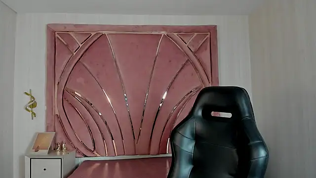 Qeen blackk online show from October 17, 9:40 pm