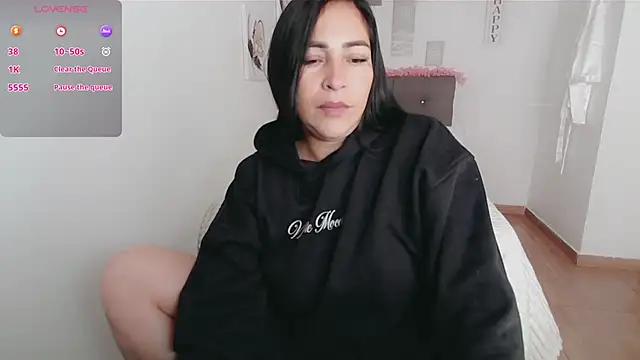 Snapshot of luna_lgomez_ chatting on October 15, 12:08 pm luna lgomez  online show from October 15, 12:08 pm