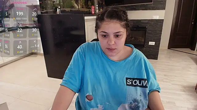 Snapshot of Layla- chatting on September 11, 9:53 am Layla- online show from September 11, 9:53 am