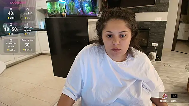 Snapshot of Layla- chatting on October 2, 10:53 am Layla- online show from October 2, 10:53 am
