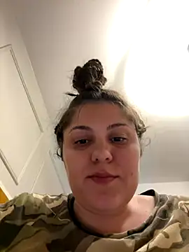 Snapshot of Layla- chatting on September 15, 11:23 pm Layla- online show from September 15, 11:23 pm