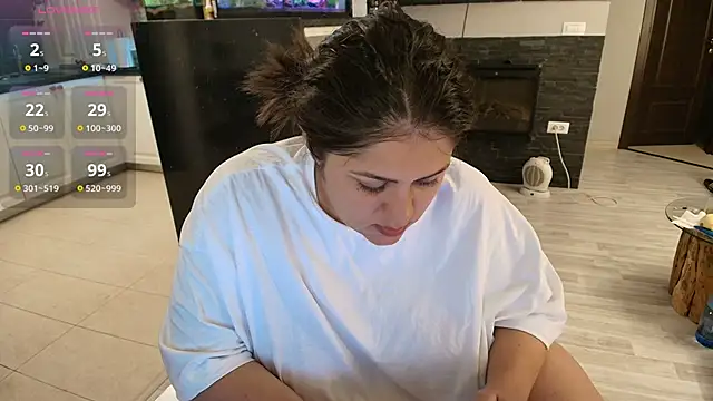 Snapshot of Layla- chatting on October 1, 10:42 am Layla- online show from October 1, 10:42 am