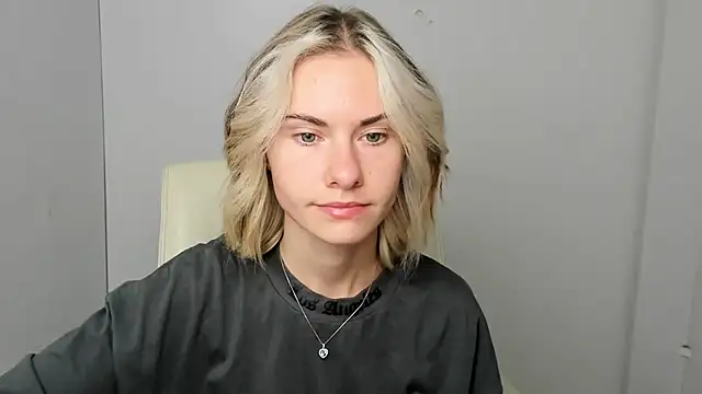 Snapshot of Fiona_Night chatting on September 15, 5:27 am Fiona Night online show from September 15, 5:27 am