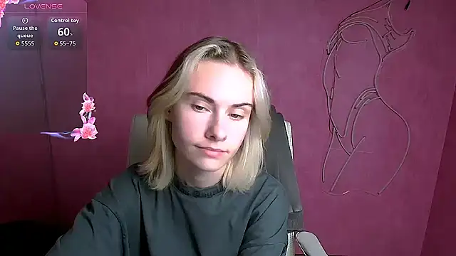 Snapshot of Fiona_Night chatting on October 13, 7:00 am Fiona Night online show from October 13, 7:00 am