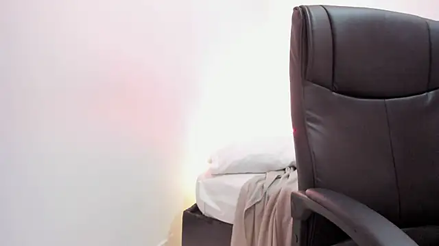 Hannahx   online show from February 8, 3:49 pm