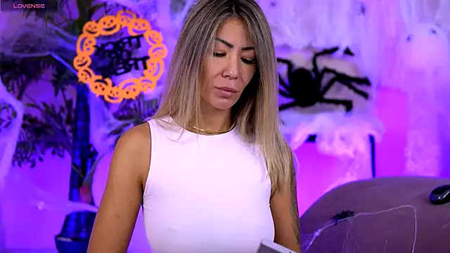 SophiaPotts online show from October 29, 4:06 am