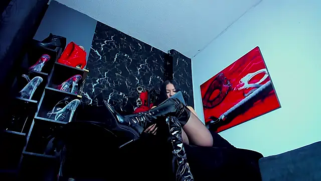 ThaleiaStone online show from September 12, 8:38 pm