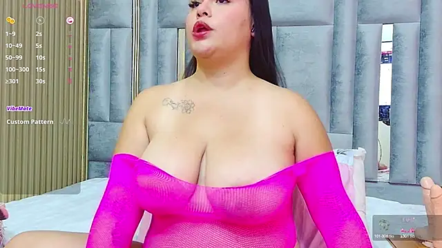 Snapshot of playfulcurvy chatting on September 17, 8:18 pm playfulcurvy online show from September 17, 8:18 pm