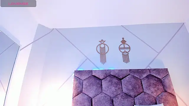 aurora collinss  online show from December 5, 1:01 pm