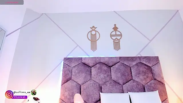 aurora collinss  online show from November 19, 1:22 pm