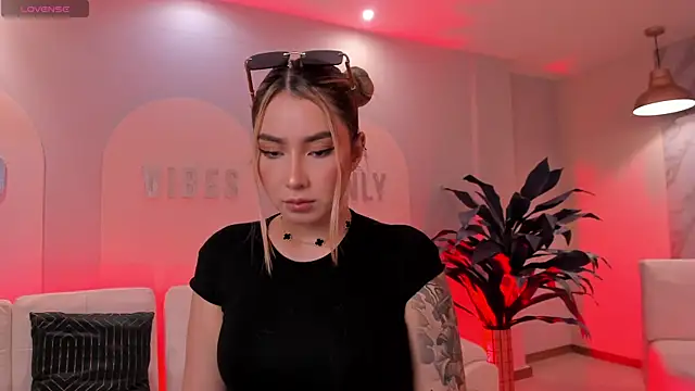 MaddisonCollins online show from April 2, 8:17 pm