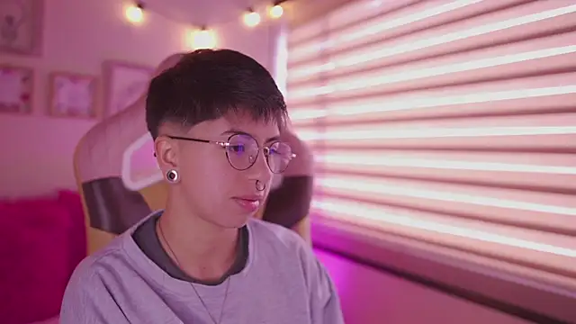 tommy blue online show from April 13, 12:39 pm