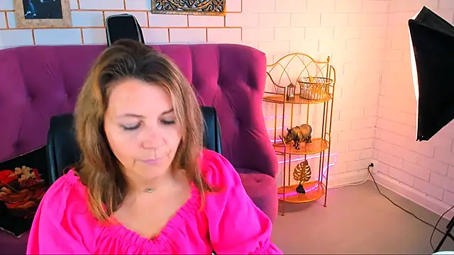 Snapshot of NicoleHitman chatting on October 6, 9:26 am NicoleHitman online show from October 6, 9:26 am