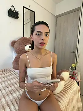 ZaraLuuv online show from March 10, 6:45 pm