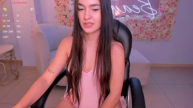Snapshot of BellaClark1 chatting on September 15, 11:34 pm BellaClark1 online show from September 15, 11:34 pm