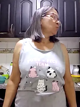 victoria wayne online show from November 6, 10:10 am