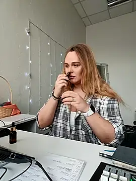 Snapshot of Juicy_PeachLux chatting on October 5, 7:46 am Juicy PeachLux online show from October 5, 7:46 am