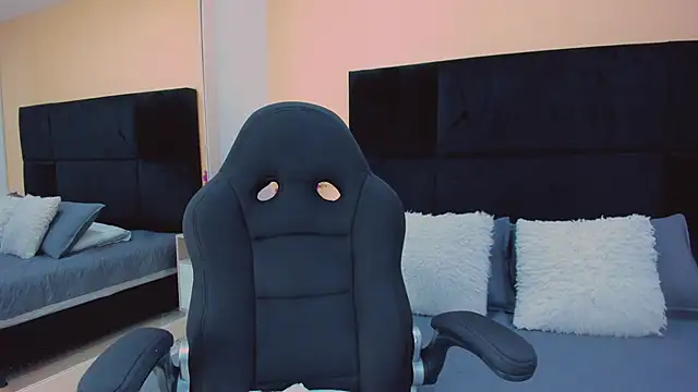 MaddyCrofft online show from November 16, 12:05 pm