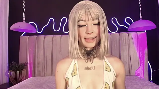 Zhally Dee online show from March 5, 8:04 pm