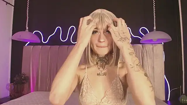 Zhally Dee online show from March 16, 7:40 pm