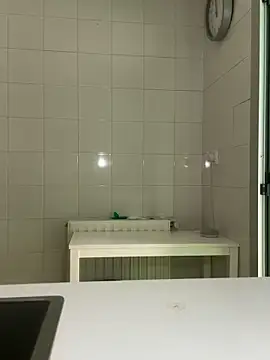 Hannah Kiim online show from April 3, 1:42 pm