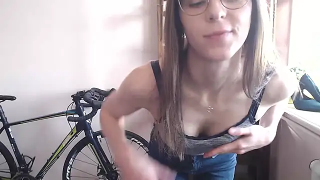 love megi online show from March 5, 1:29 pm