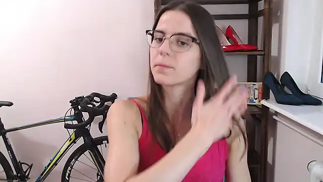 love megi online show from April 19, 6:10 pm