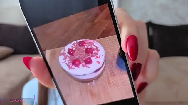 Kira mindnes online show from April 16, 6:14 am