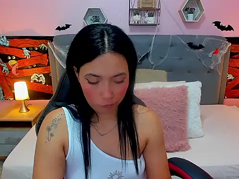  LiilyWong online show from October 29, 1:04 pm