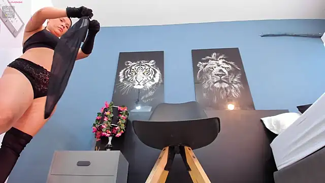 SophiaQueens online show from February 11, 7:59 pm