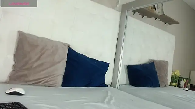 willow smitt online show from November 24, 1:13 pm