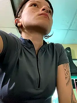 Snapshot of val_zx chatting on October 29, 3:47 pm val zx online show from October 29, 3:47 pm