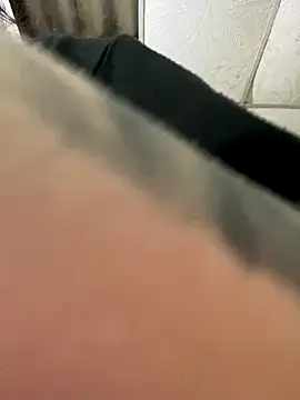 Snapshot of val_zx chatting on October 1, 1:32 am val zx online show from October 1, 1:32 am