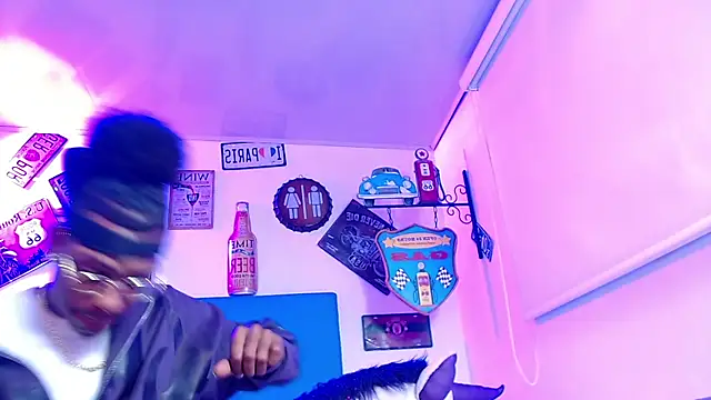 lili roussi online show from November 15, 12:44 am