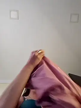 Snapshot of HOLY_DOLL chatting on September 23, 7:12 pm HOLY DOLL online show from September 23, 7:12 pm