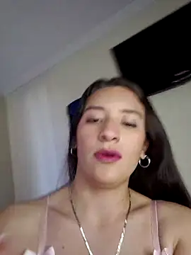 Snapshot of HOLY_DOLL chatting on October 15, 10:01 pm HOLY DOLL online show from October 15, 10:01 pm