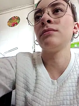 Snapshot of HOLY_DOLL chatting on October 3, 7:19 pm HOLY DOLL online show from October 3, 7:19 pm