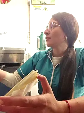 Snapshot of HOLY_DOLL chatting on October 29, 9:39 pm HOLY DOLL online show from October 29, 9:39 pm