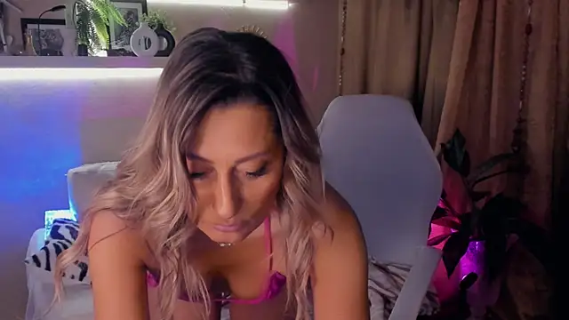 SarahAlluring online show from May 31, 6:09 pm