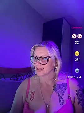 Curvy-Cleo online show from May 22, 9:46 pm