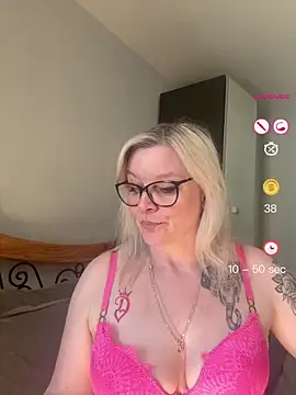 Curvy-Cleo online show from May 1, 9:12 am