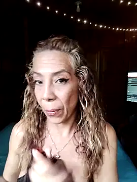 Lady Lolla11 online show from April 11, 8:45 pm