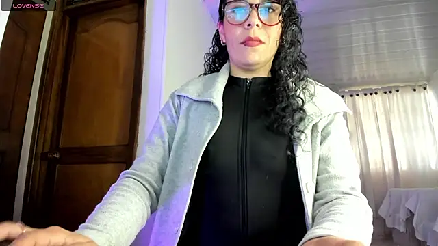 mia velvet1 online show from April 20, 12:30 pm